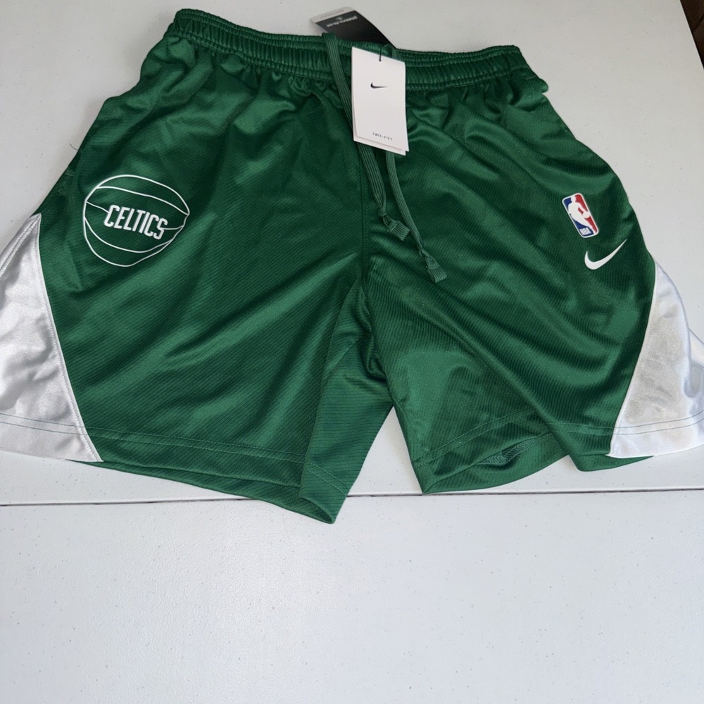 Nike Boston Celtics‎ NBA Womens Basketball Shorts Green FB6610-312 Medium NWT